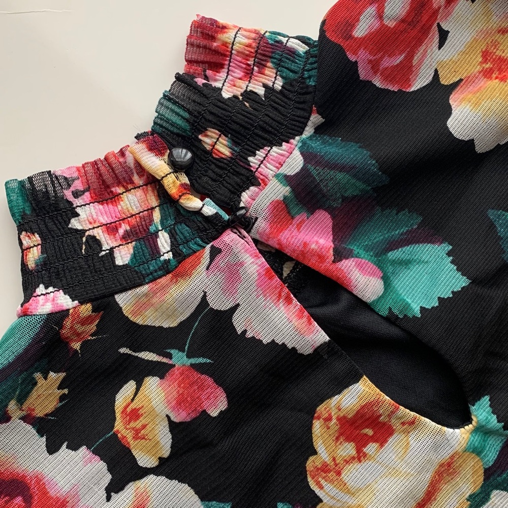Floral Top - Picture 7 of 7